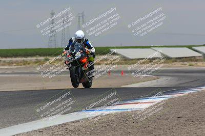 media/Jul-22-2022-TrackDaz (Fri) [[ca4971259a]]/Club Racers/1pm (Wheelie Bump)/